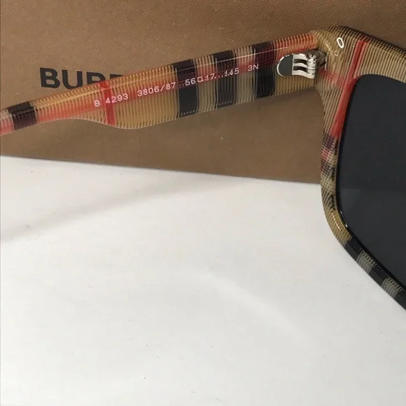 💯 - Authentic New BURBERRY BE4293 380687 black vintage check frame with grey…